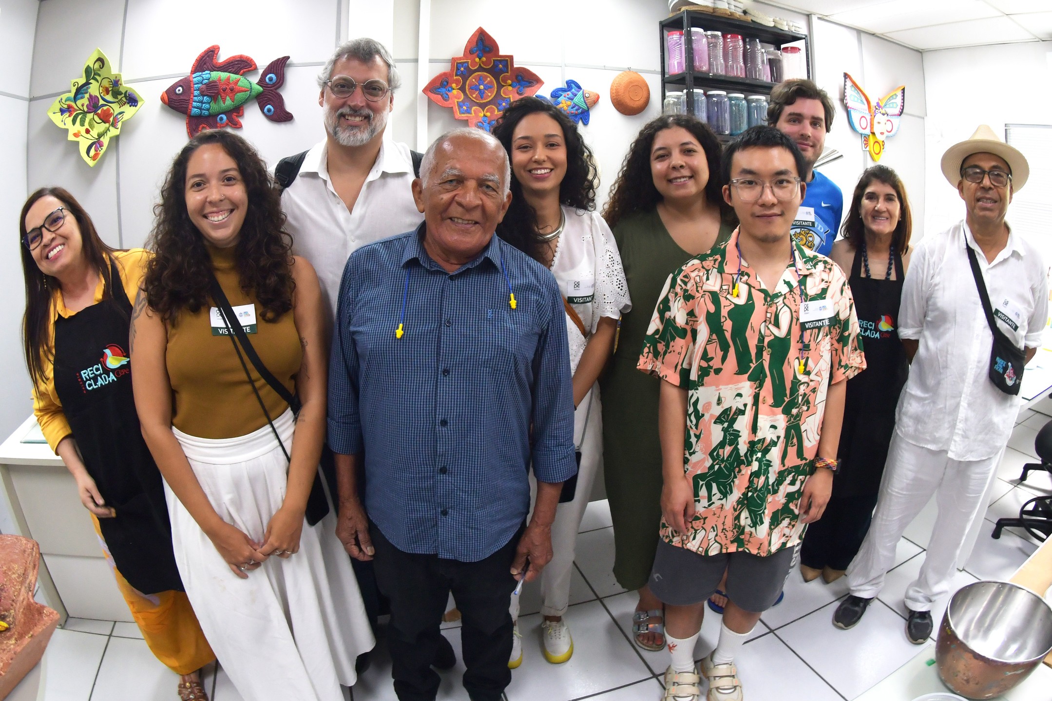 imagem do Artistas que participam de intercâmbio cultural  conhecem o projeto Galeria Reciclada Cepe